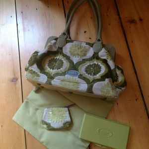 Cake carry all by petunia pickle bottom